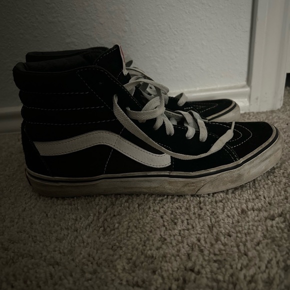 Old skool hi top vans
🦶 - Picture 3 of 6